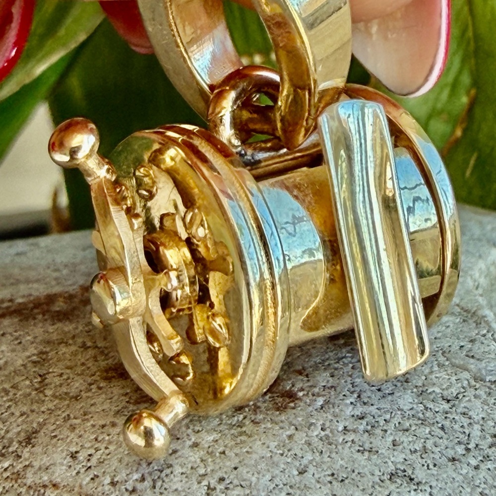 14k Gold Fishing Reel pendant - Picture 7 of 7